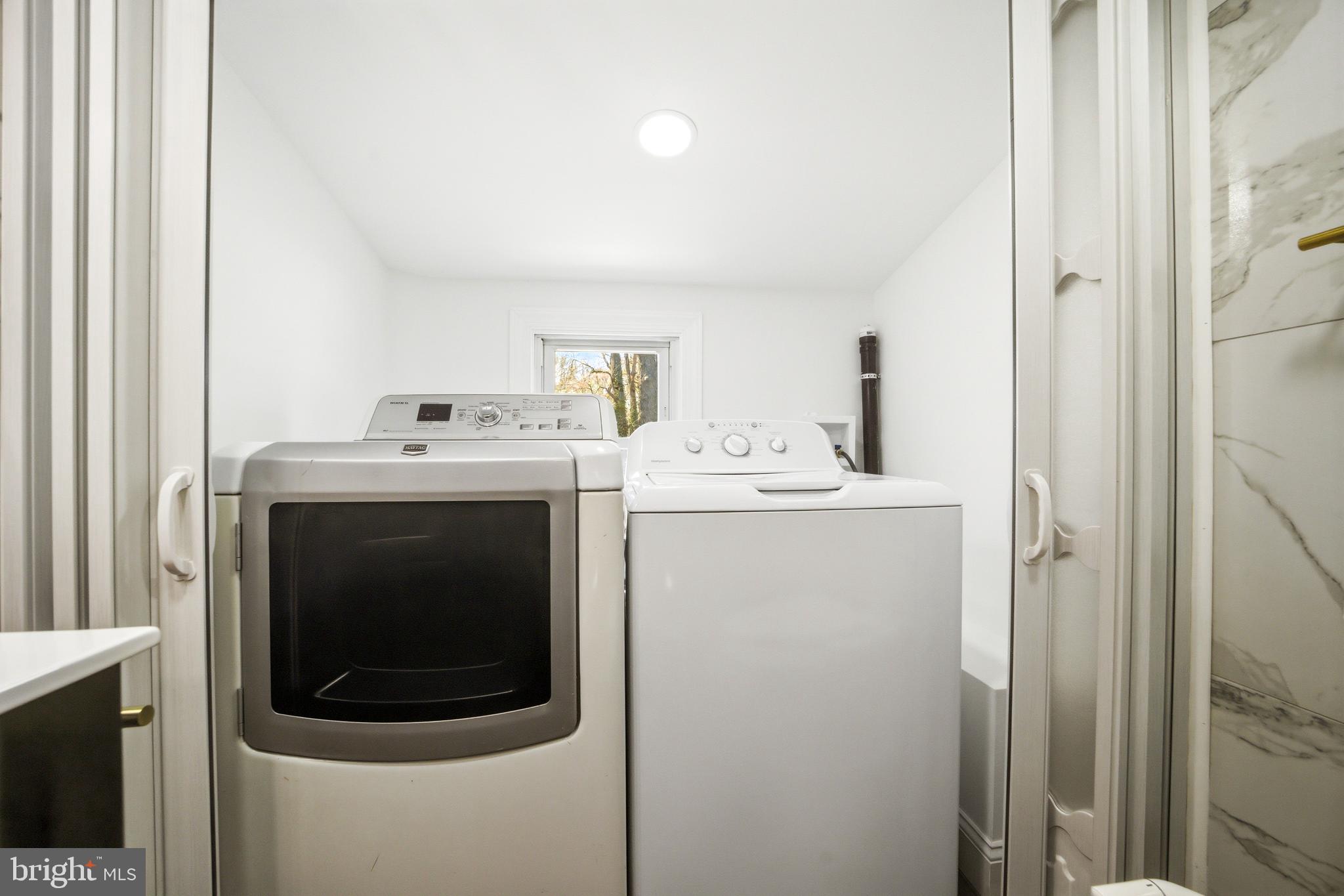 443 High Street Woodbury, NJ 08096 - Photo 23 of 28 a utility room with dryer and washer