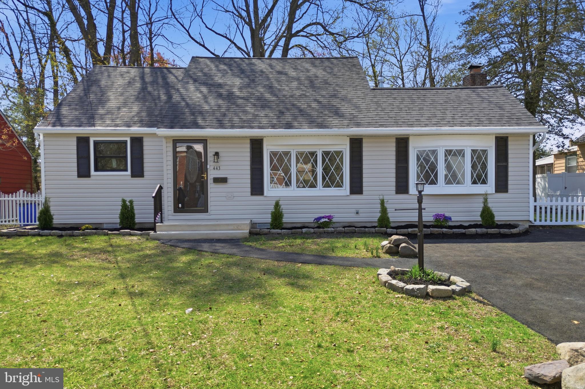 443 High Street Woodbury, NJ 08096 - Photo 4 of 28 a view of a house with backyard and sitting area