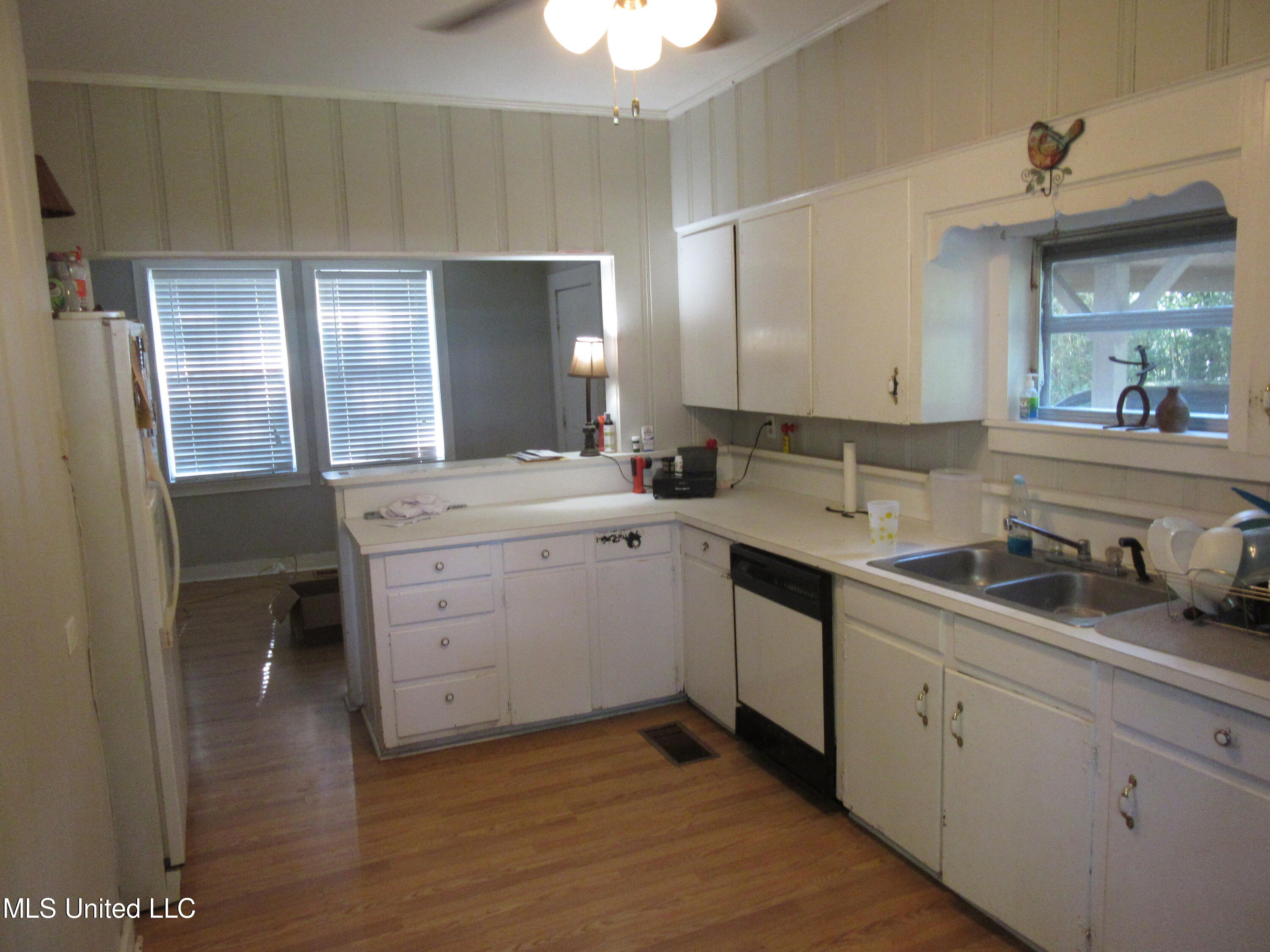 706 6th Street Inverness, MS 38753 - Photo 3 of 17 Kitchen view of entry