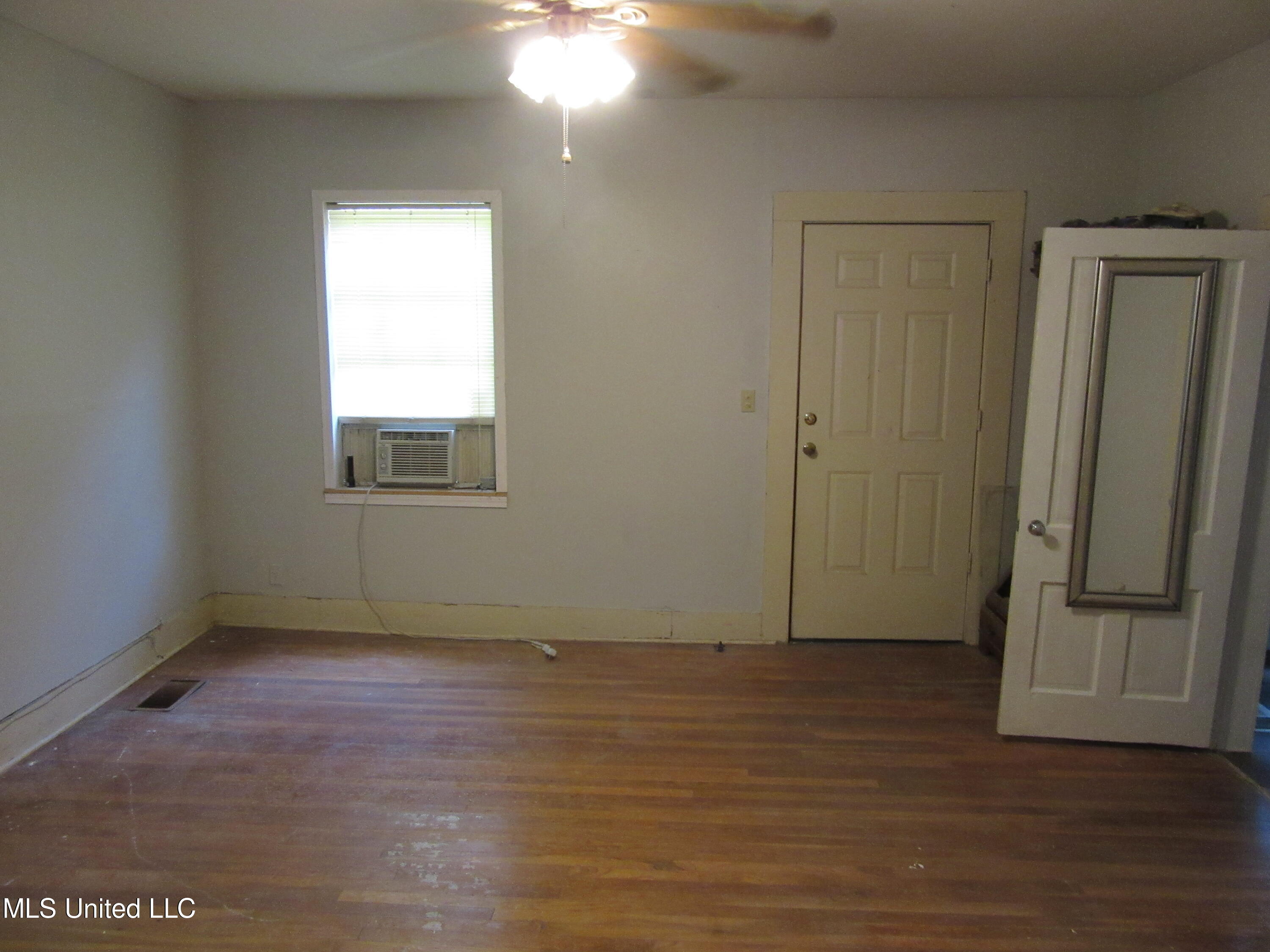 706 6th Street Inverness, MS 38753 - Photo 10 of 17 master bedroom