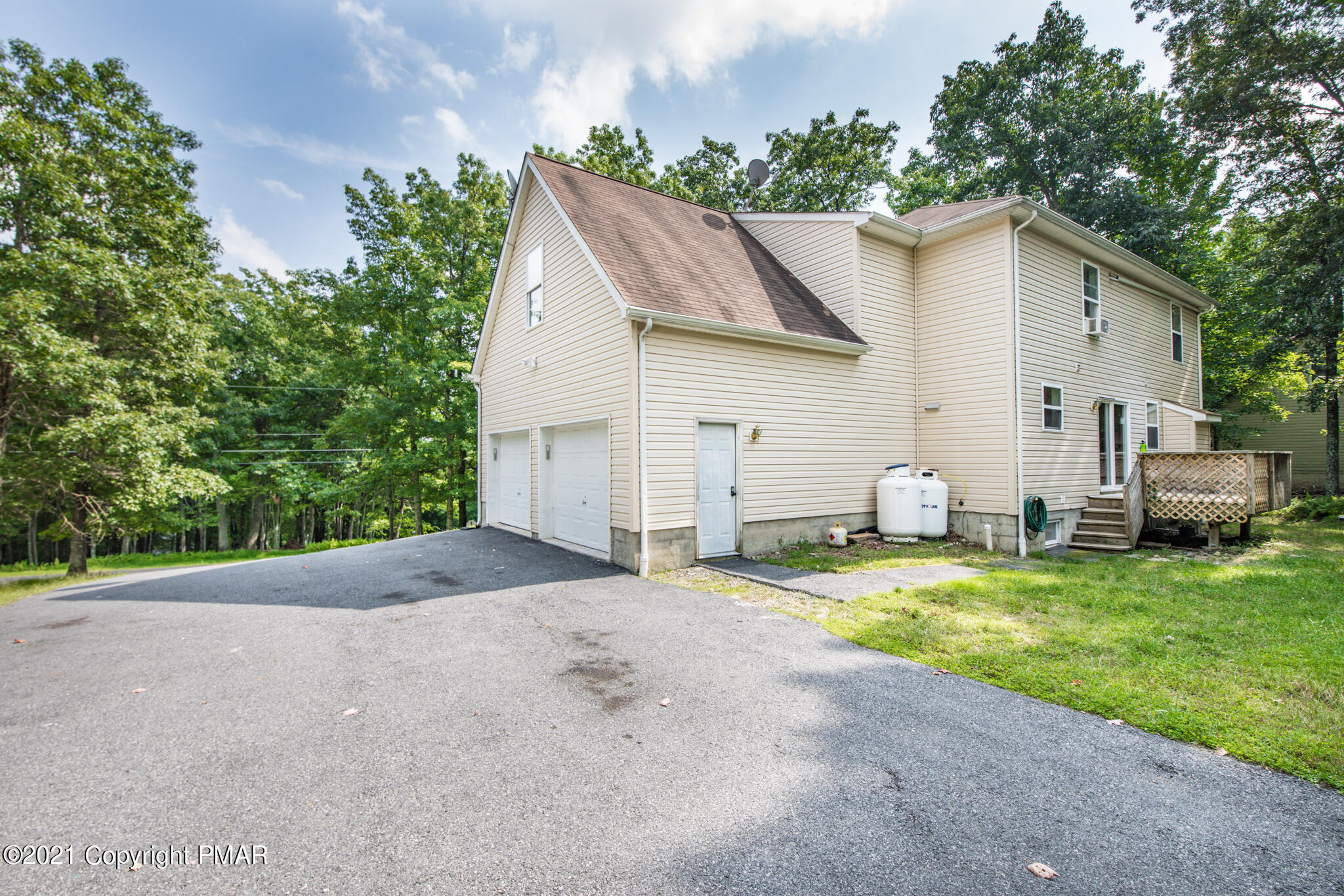 4405 East Pine Ridge Bushkill, PA 18324 - Photo 35 of 39 0A5A7284