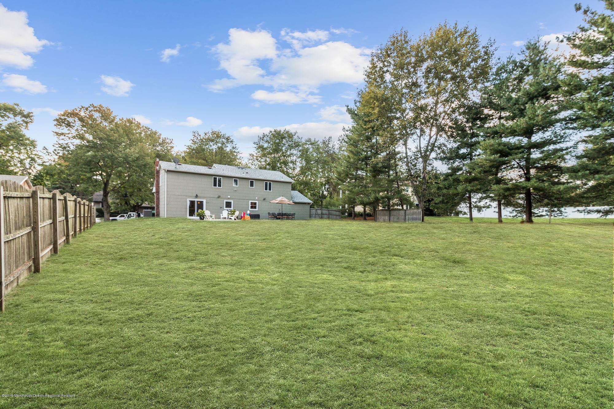 7 St Lawrence Way Marlboro, NJ 07746 - Photo 3 of 24 002_7_St_Lawrence_Way_278266_484182
