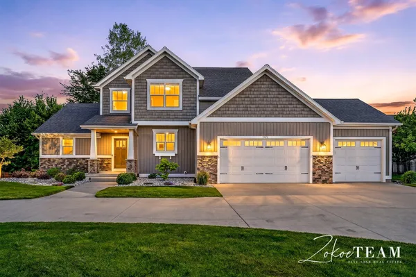 $699,900 | 1922 Stratford Lane Northwest, Walker, MI 49534