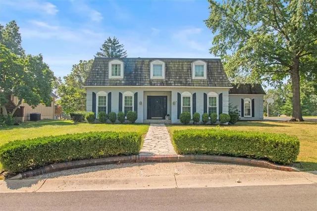 $374,900 | 420 Northeast Golfview Drive, Blue Springs, MO 64014