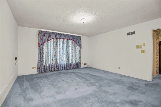 $374,900 | 420 Northeast Golfview Drive, Blue Springs, MO 64014