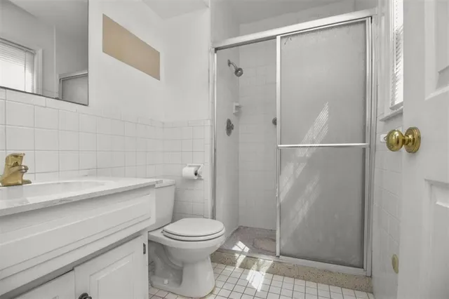 $374,900 | 420 Northeast Golfview Drive, Blue Springs, MO 64014