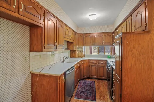 $374,900 | 420 Northeast Golfview Drive, Blue Springs, MO 64014