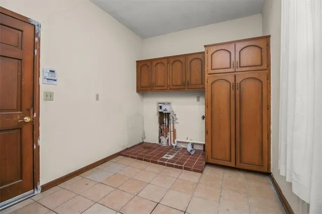 $374,900 | 420 Northeast Golfview Drive, Blue Springs, MO 64014