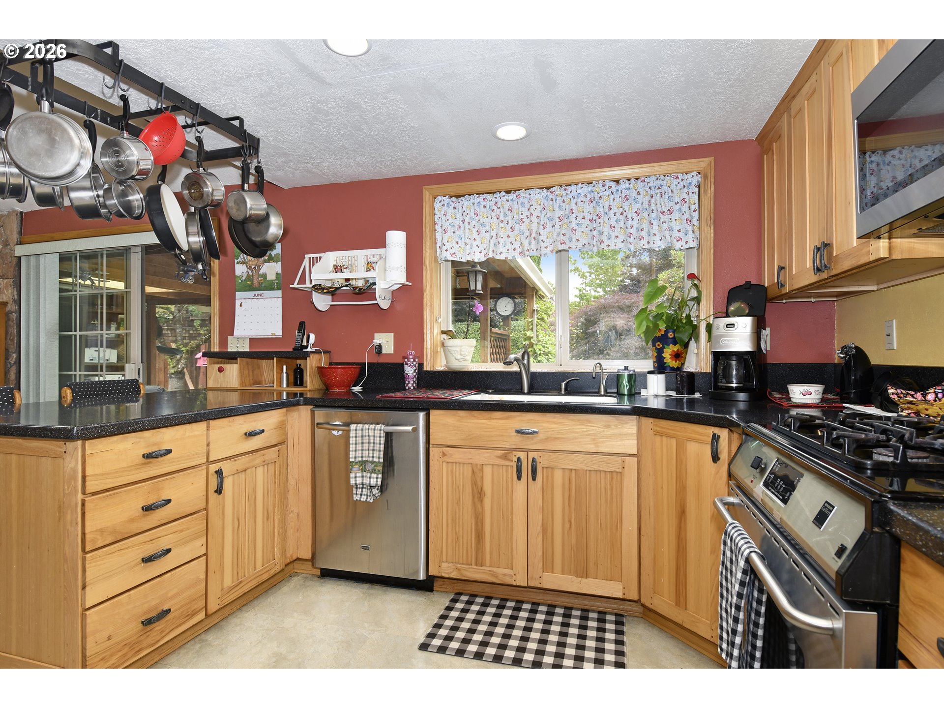 18190 Davis Street Sandy, OR 97055 - Photo 16 of 35 Kitchen