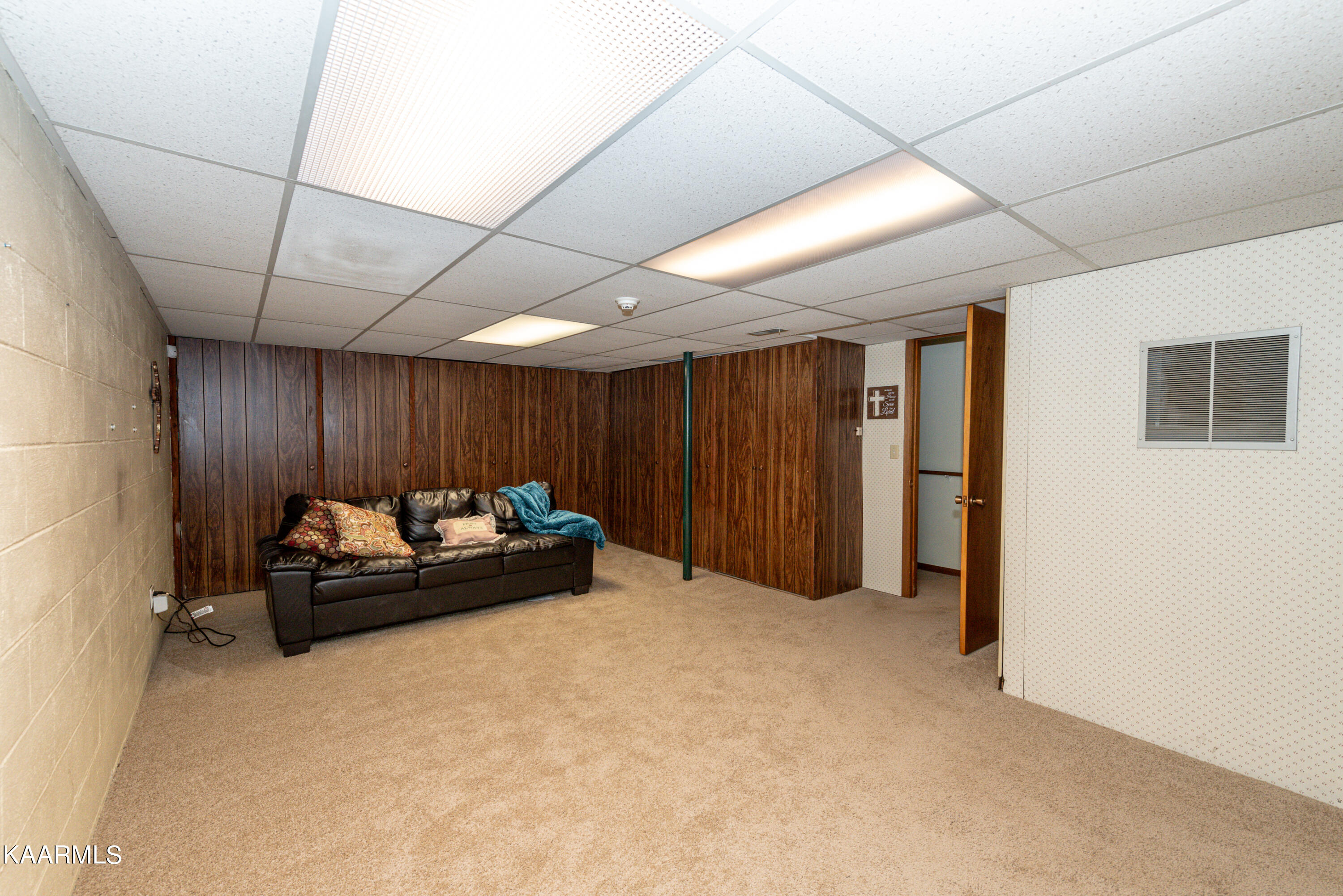408 Meadow Road Greenback, TN 37742 - Photo 20 of 29 DSC_6051