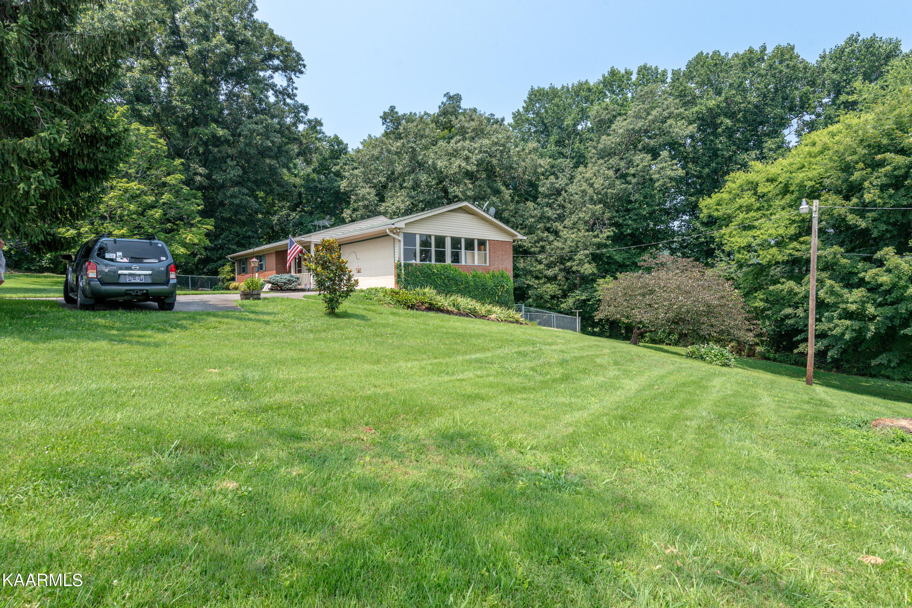408 Meadow Road Greenback, TN 37742 - Photo 6 of 29 DSC_5998