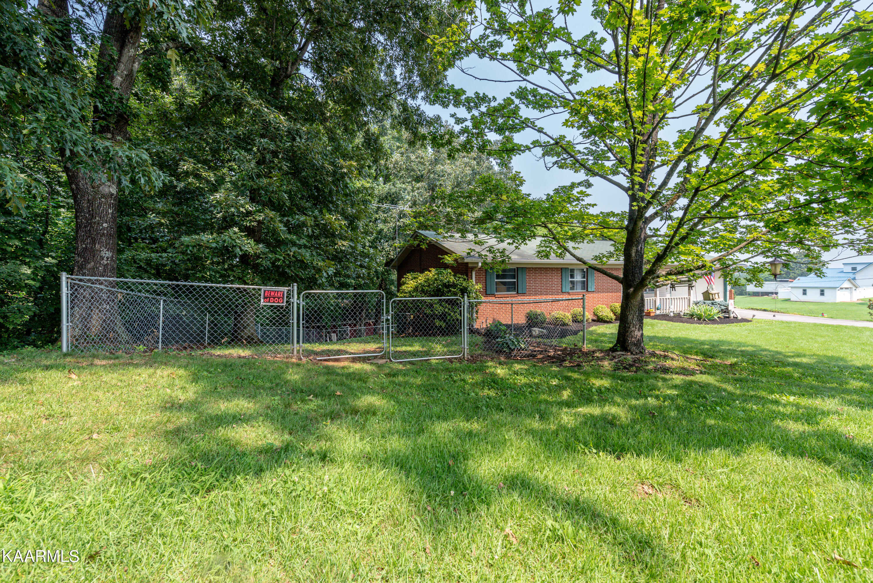 408 Meadow Road Greenback, TN 37742 - Photo 7 of 29 DSC_6002