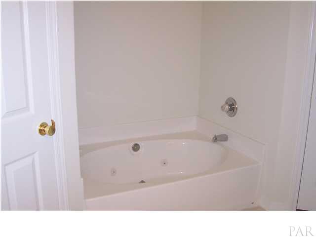 2248 Liberty Loop Road, Unit 19D Cantonment, FL 32533 - Photo 23 of 24 GARDEN TUB