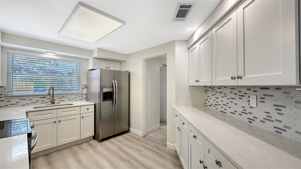 2512 Post Road Sarasota, FL 34231 - Photo 9 of 35