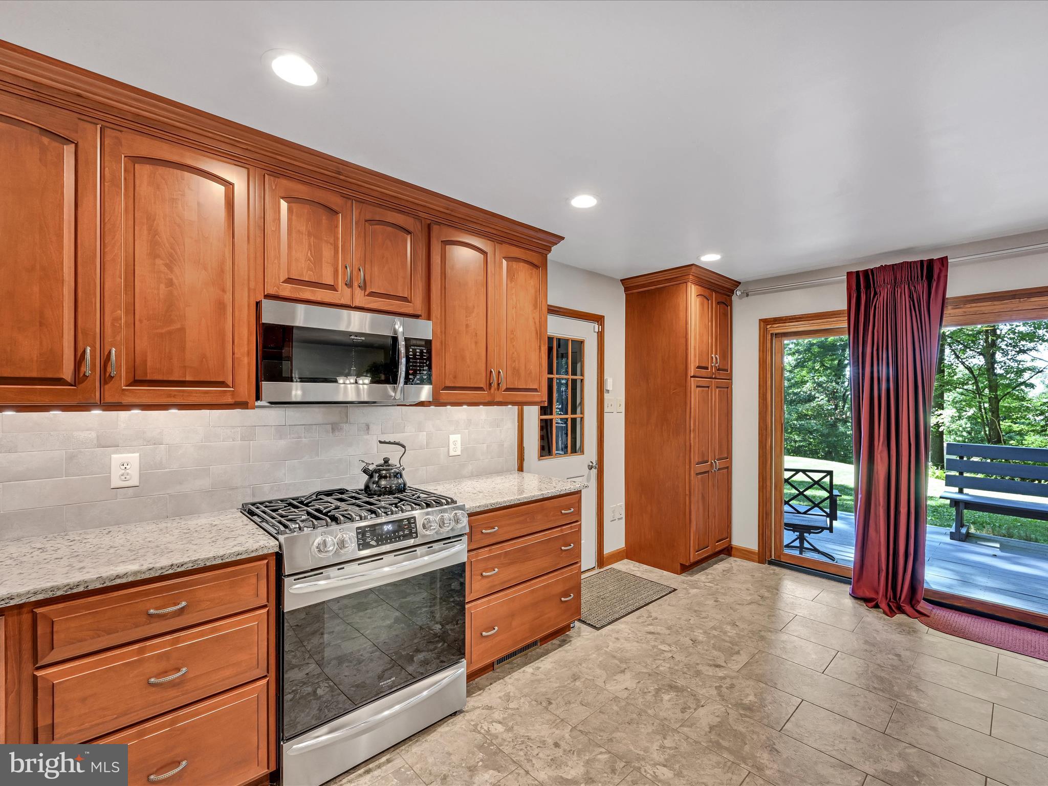 351 Dead End Road Lititz, PA 17543 - Photo 11 of 42 Granite Counters
