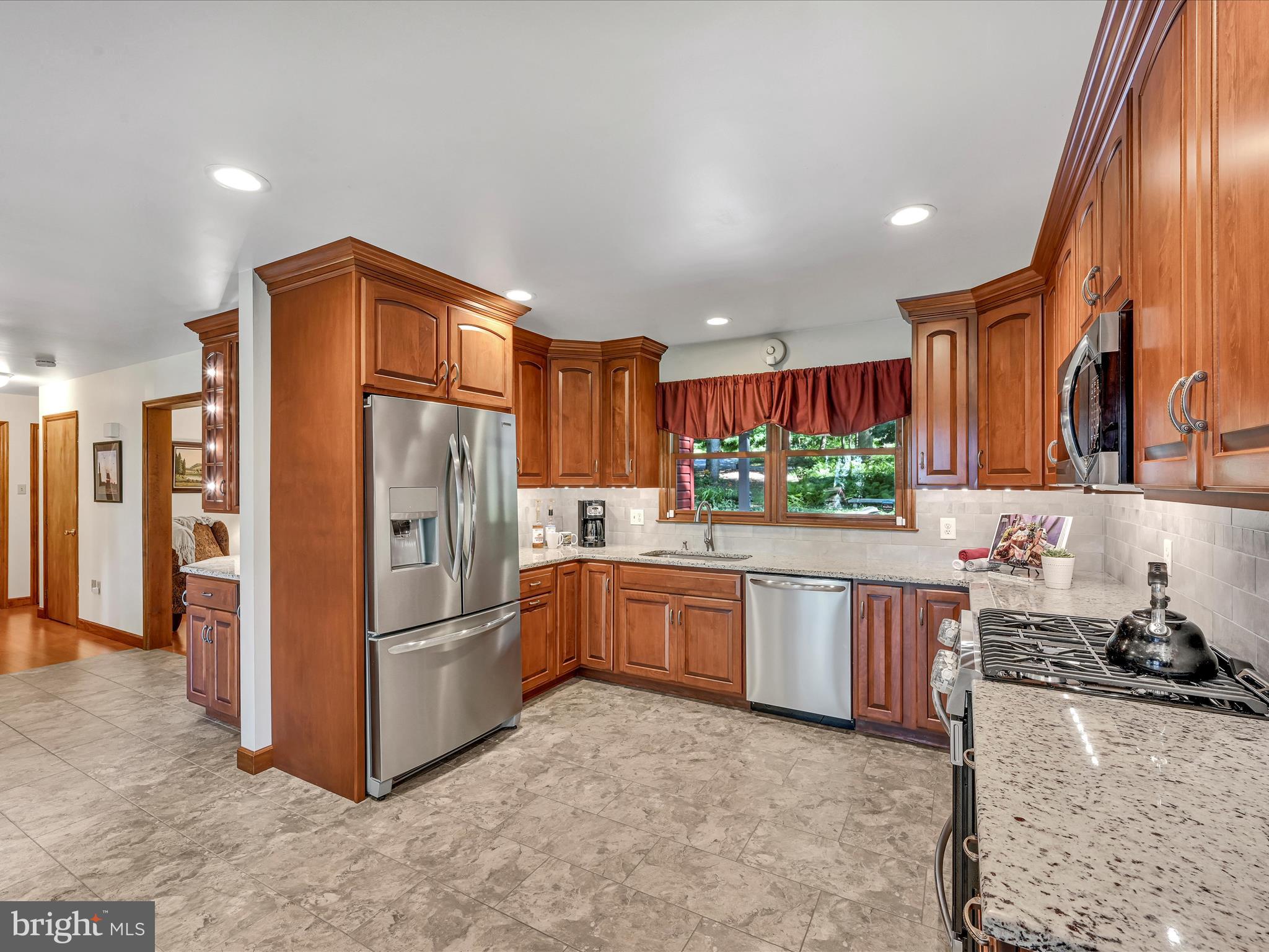 351 Dead End Road Lititz, PA 17543 - Photo 10 of 42 Maple Cabinets