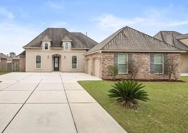 $430,000 | 2013 Thomas Drive, Covington, LA 70435