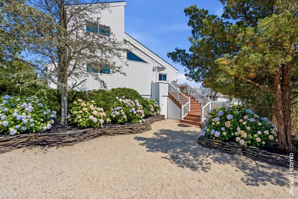 $2,595,000 | 16 Meadow Lane, Westhampton Beach, NY 11978