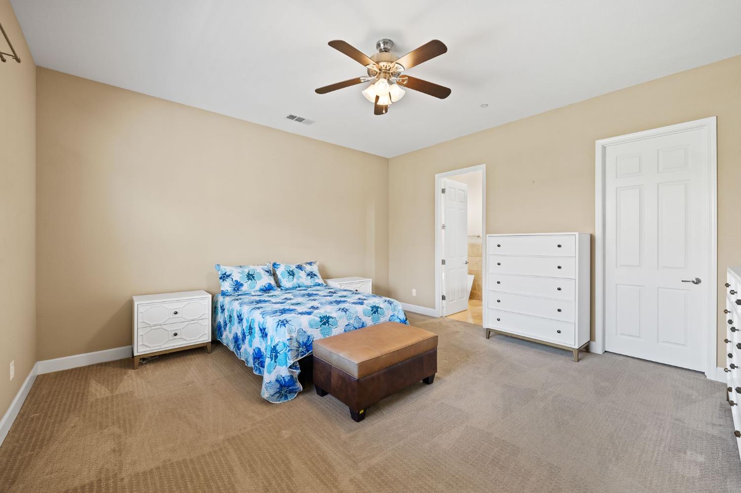 209 Fall Avenue Patterson, CA 95363 - Photo 25 of 48 a living room with furniture