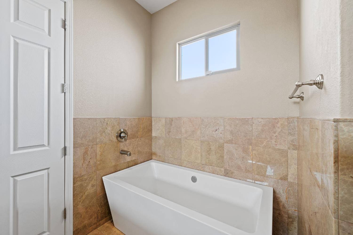 209 Fall Avenue Patterson, CA 95363 - Photo 30 of 48 a bathroom with a bathtub