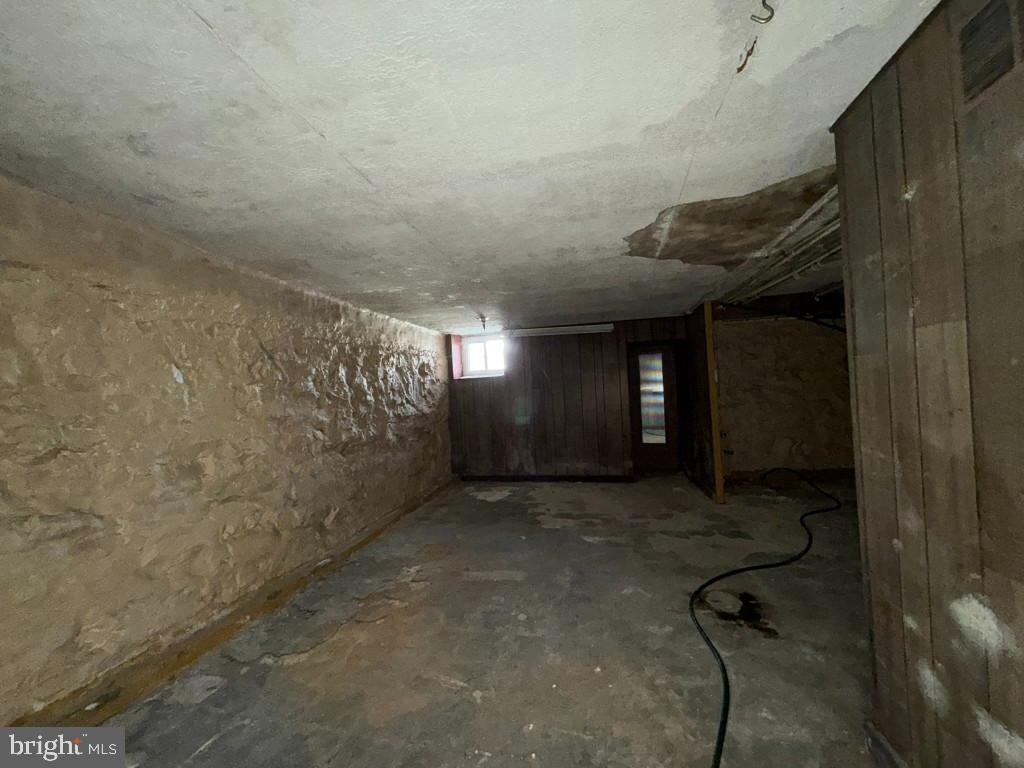 1083 Ellicott Driveway Baltimore, MD 21216 - Photo 33 of 39