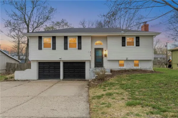 $330,000 | 513 North Walker Lane, Olathe, KS 66061