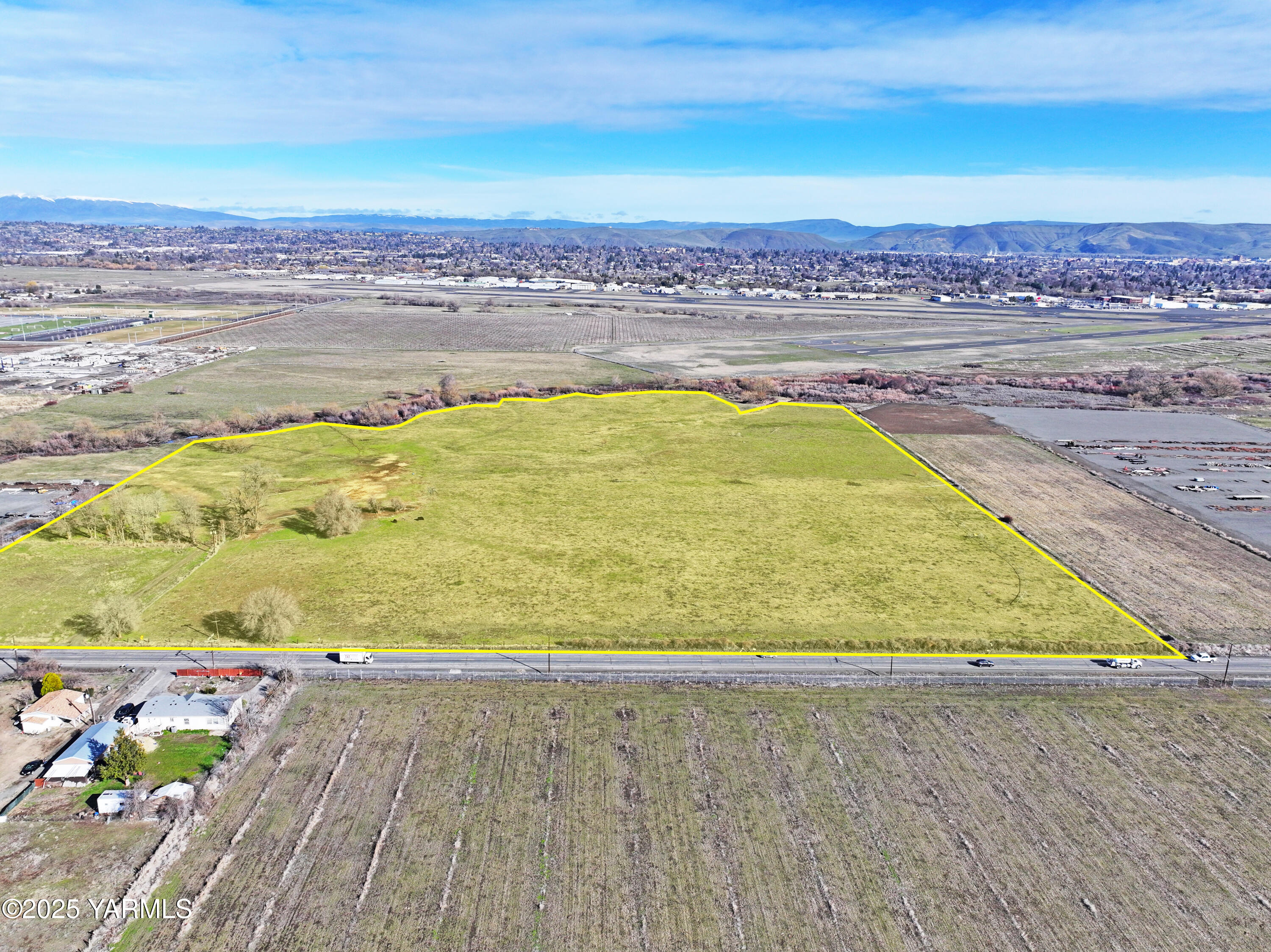 a view of an outdoor space