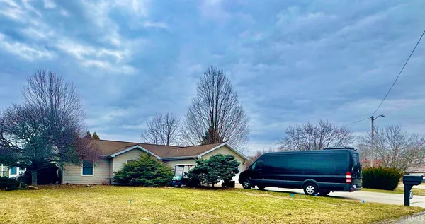 $214,900 | 7915 South Cameron Drive, Hamilton, IN 46742