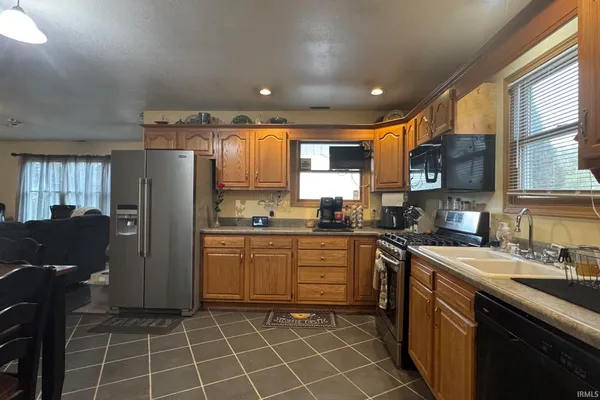 $214,900 | 7915 South Cameron Drive, Hamilton, IN 46742