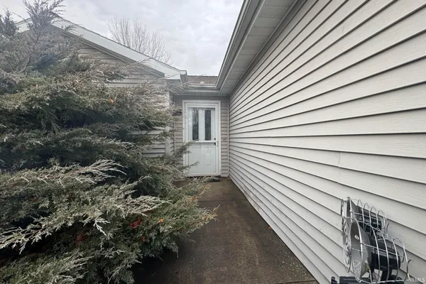 $214,900 | 7915 South Cameron Drive, Hamilton, IN 46742