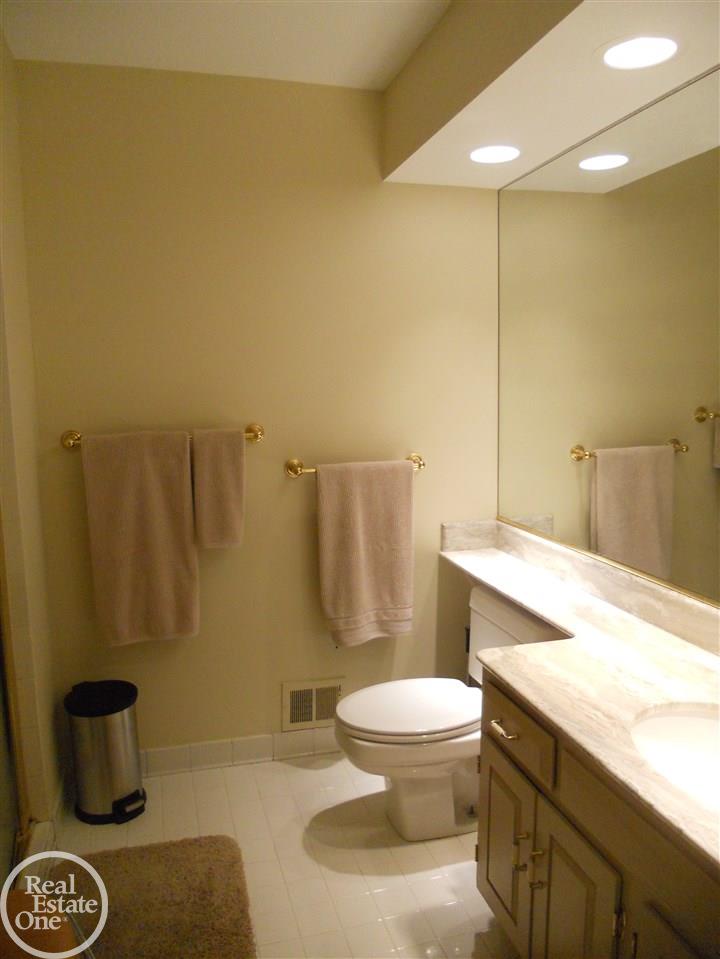 966 Golfview Court Rochester Hills, MI 48307 - Photo 18 of 35