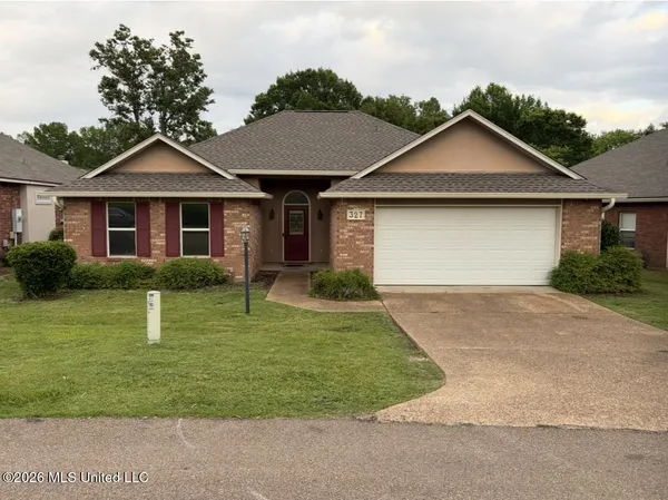 $259,900 | 327 Cascades Circle West, Clinton, MS 39056