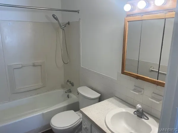 $1,350 | 341 Sundridge Drive, Amherst, NY 14228