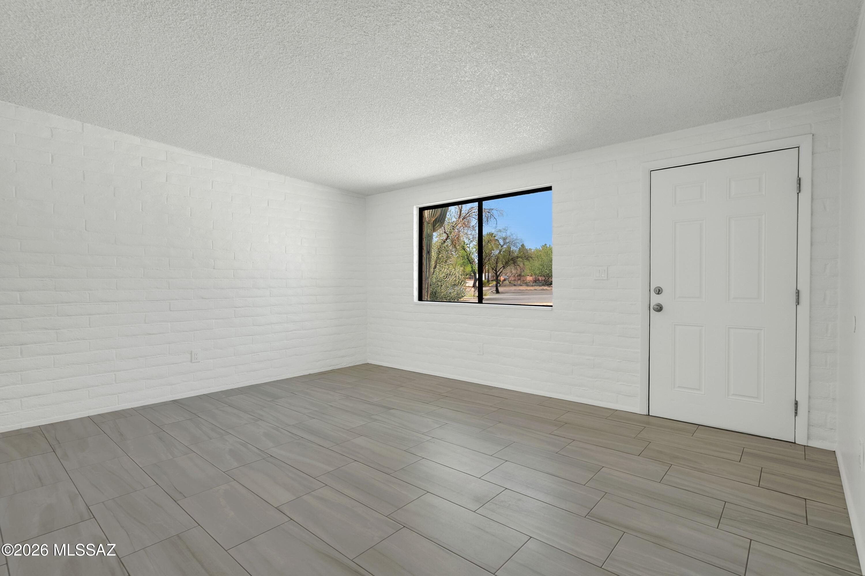6951 East Golf Links Road Tucson, AZ 85730 - Photo 3 of 13 Living Room
