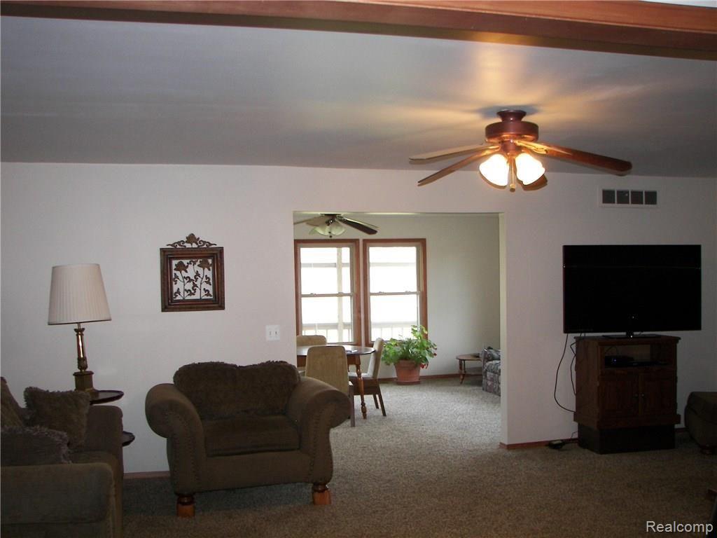 2756 Fisk Road Howell, MI 48843 - Photo 9 of 29 100_6176.JPG