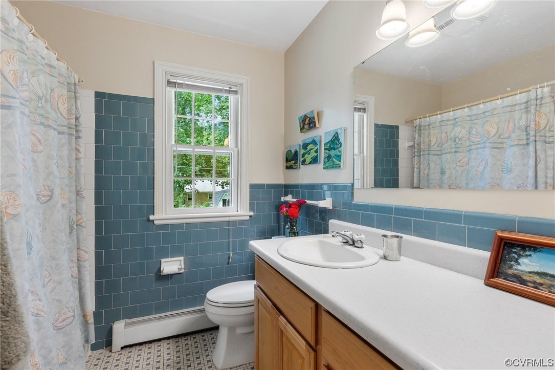 9505 Newhall Road Henrico, VA 23229 - Photo 24 of 33 a bathroom with a sink toilet and a mirror