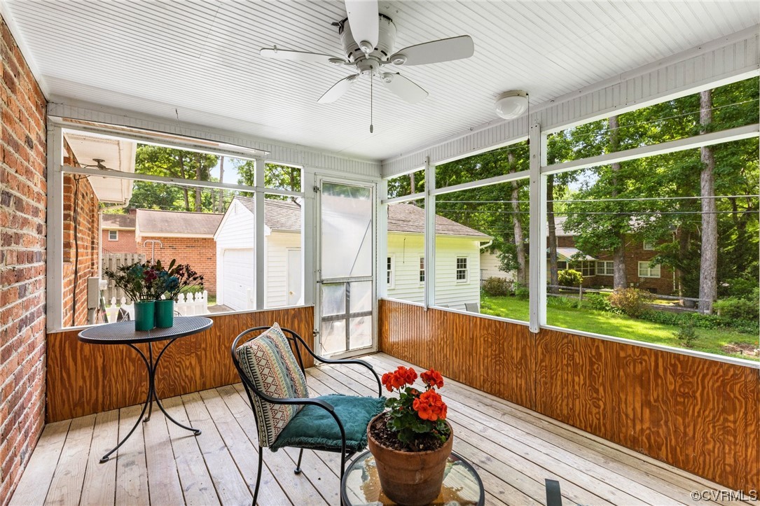 9505 Newhall Road Henrico, VA 23229 - Photo 27 of 33 a living room with furniture and a large window