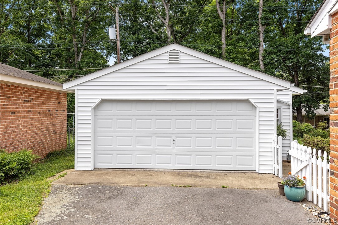 9505 Newhall Road Henrico, VA 23229 - Photo 32 of 33 a front view of a house with garage