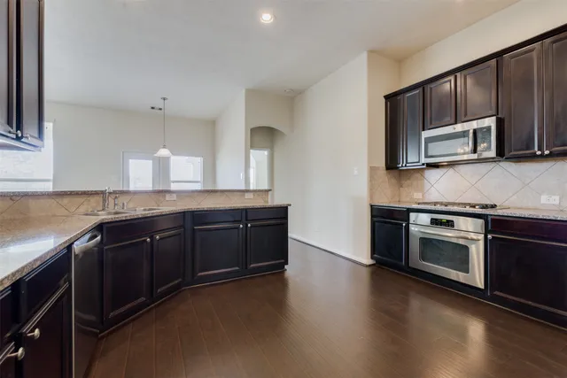 $2,950 | 2706 Night Song Drive, Pearland, TX 77584