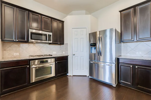 $2,950 | 2706 Night Song Drive, Pearland, TX 77584