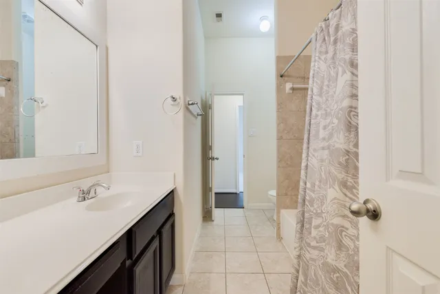 $2,950 | 2706 Night Song Drive, Pearland, TX 77584