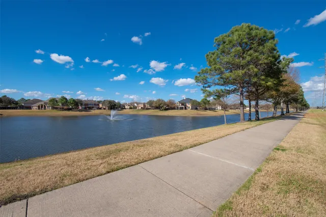 $2,950 | 2706 Night Song Drive, Pearland, TX 77584