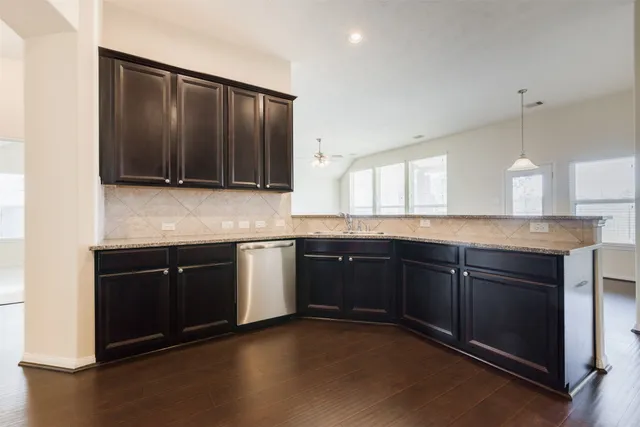 $2,950 | 2706 Night Song Drive, Pearland, TX 77584