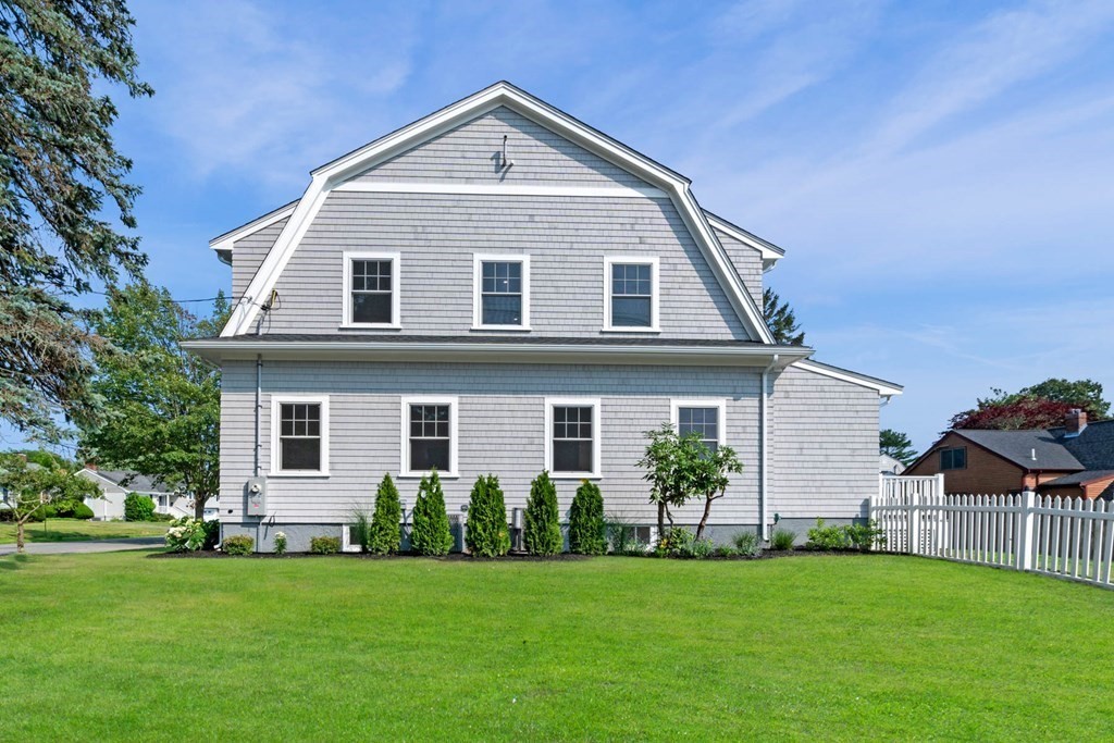 47 Glendale Road Marblehead, MA 01945 - Photo 2 of 33 a front view of a house with a garden