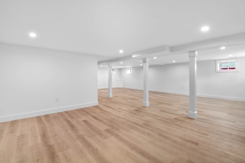 47 Glendale Road Marblehead, MA 01945 - Photo 31 of 33 a view of a big room with wooden floor and windows