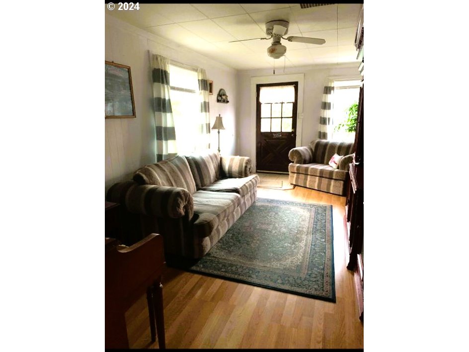 435 Front Street Gardiner, OR 97441 - Photo 14 of 46 Gallery Image 14