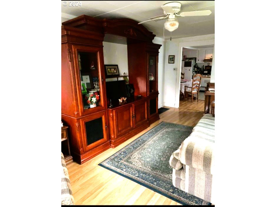 435 Front Street Gardiner, OR 97441 - Photo 6 of 46 Gallery Image 6