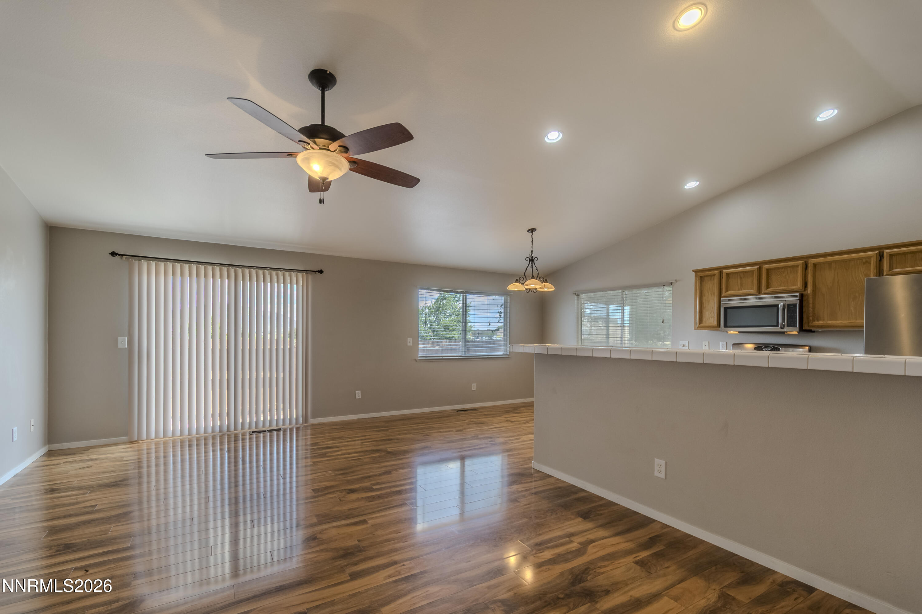 270 Emigrant Way Fernley, NV 89408 - Photo 4 of 29 Emigrant07