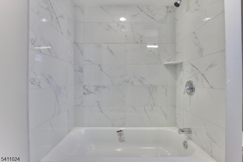 401 Burroughs Terrace Union, NJ 07083 - Photo 25 of 36 a bathroom with a bathtub
