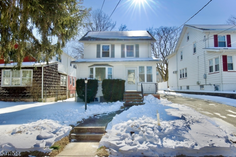 401 Burroughs Terrace Union, NJ 07083 - Photo 3 of 33